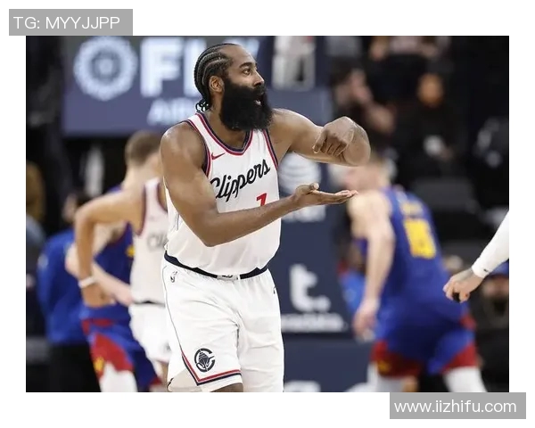 活塞首节状态低迷，三分9中1落后奇才13分